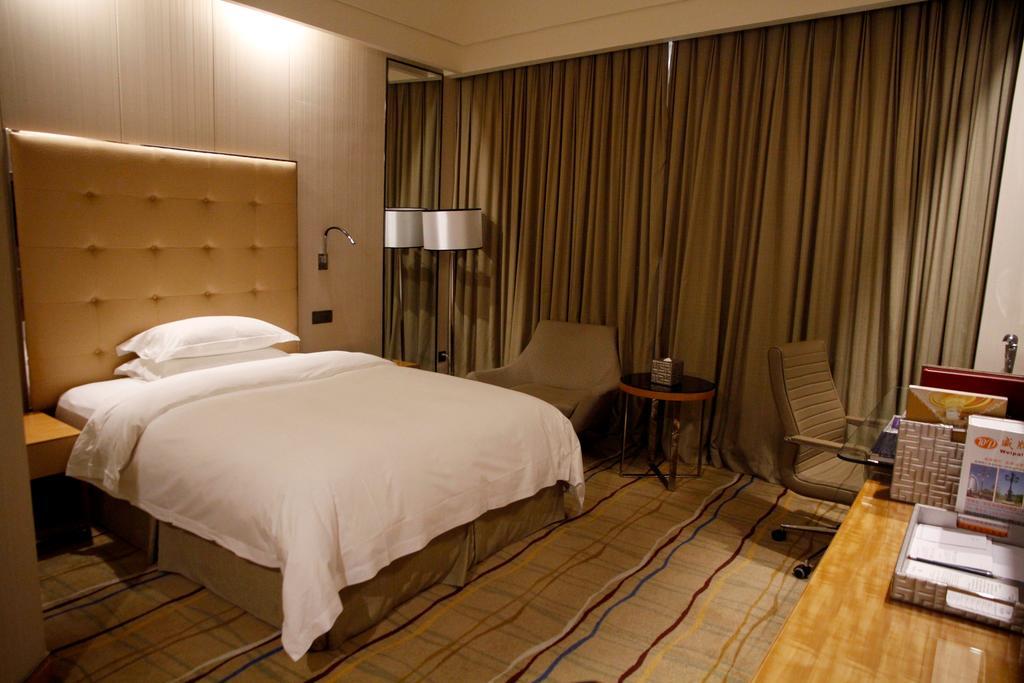 Zhongshan Lighting Era Hotel Exterior photo
