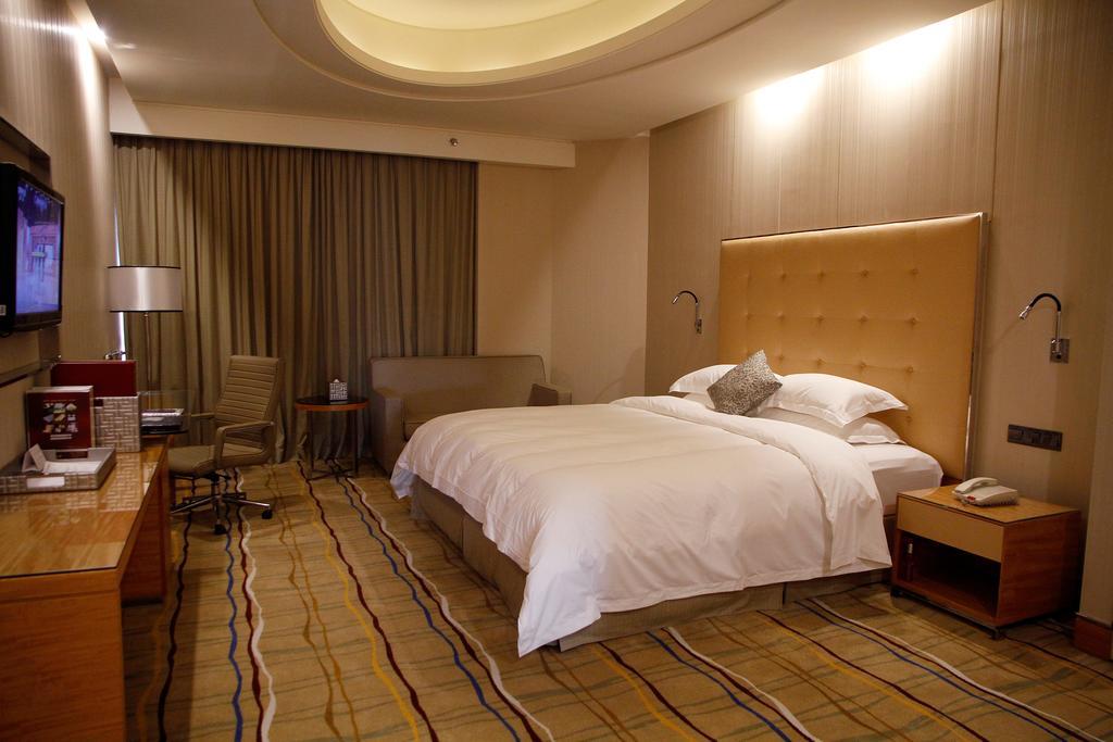 Zhongshan Lighting Era Hotel Exterior photo